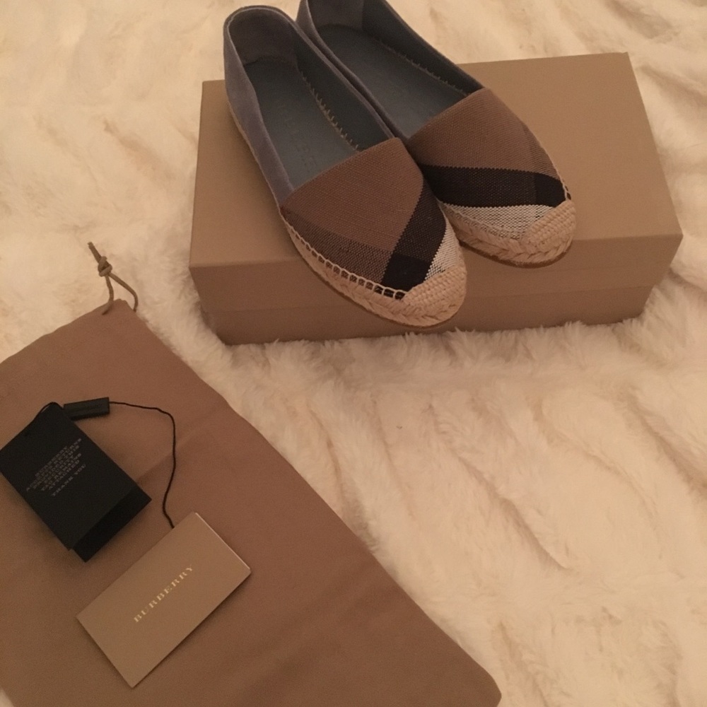 ⛔️SOLD⛔️Burberry espadrille flats new price firm - Picture 3 of 6